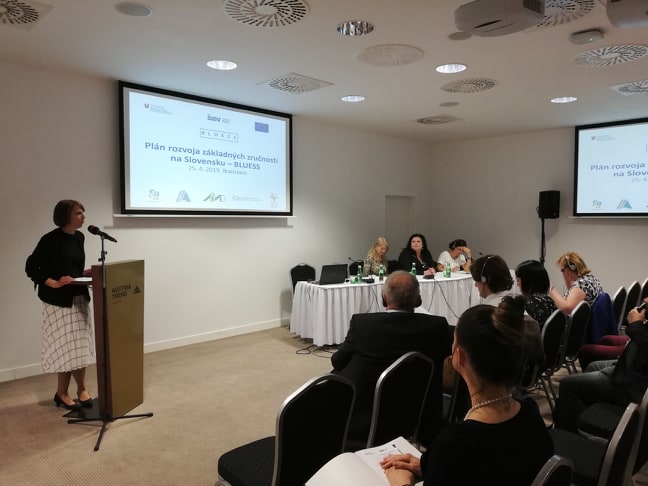 pohľad na konferenciu o základných zručnostiach s medzinárodnou účasťou