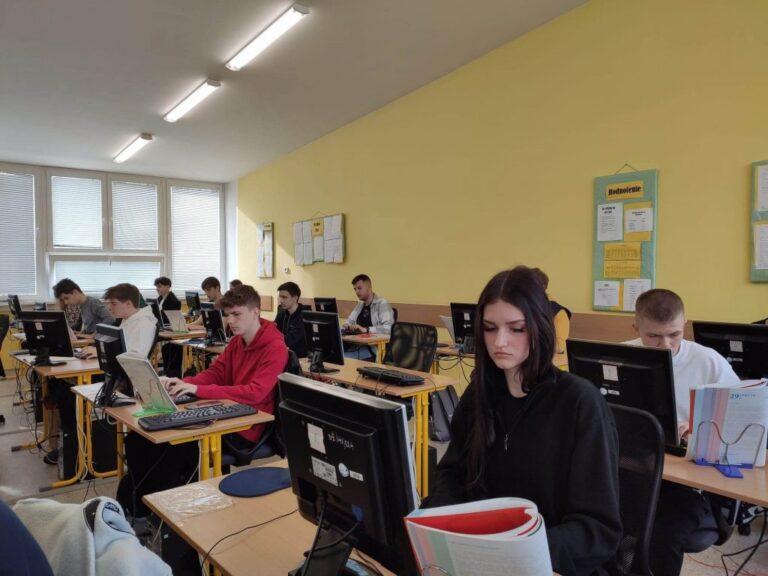 Rýchle prsty a rozvaha stredoškolákov otvárajú brány a nové možnosti uplatnenia sa na trhu práce