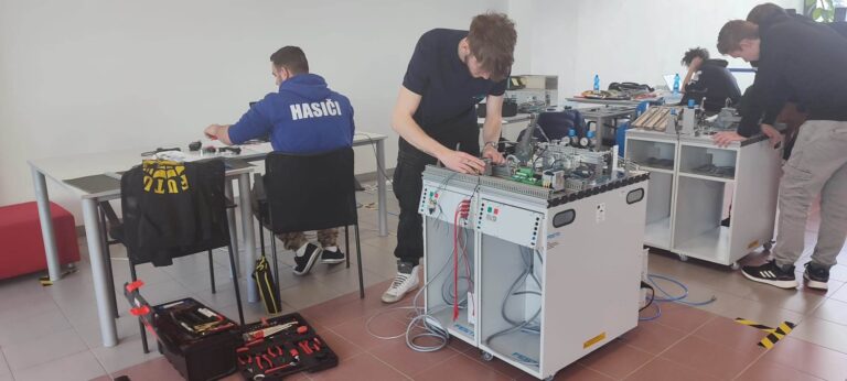 Úspešní žiaci stredných odborných škôl ukážu odborné zručnosti na celoštátnom kole Skills Slovakia – Mladý mechatronik
