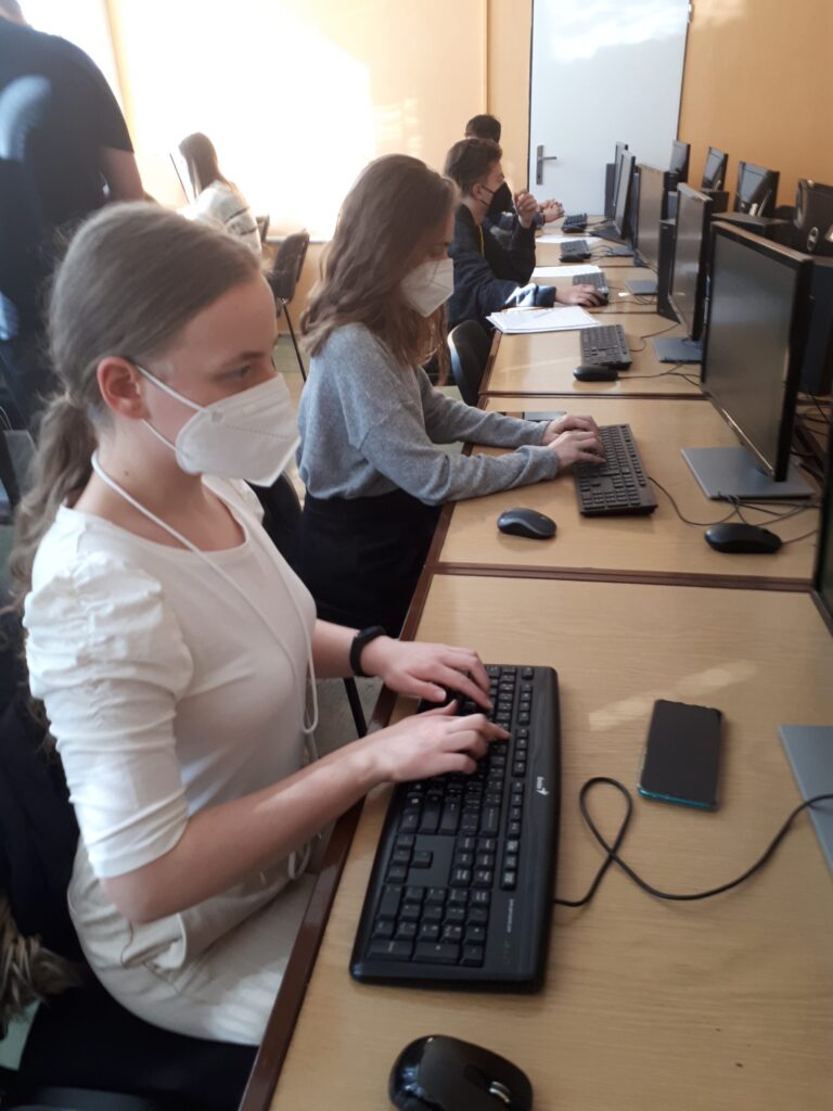 Rýchle prsty a rozvaha stredoškolákov otvárajú brány a nové možnosti uplatnenia sa na trhu práce